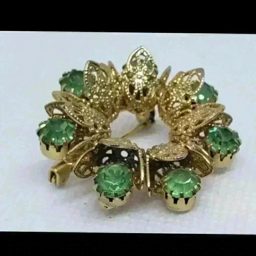 Vintage Brooch Juliana Green Rhinestones Gold Filigree Flower Wreath Victorian
